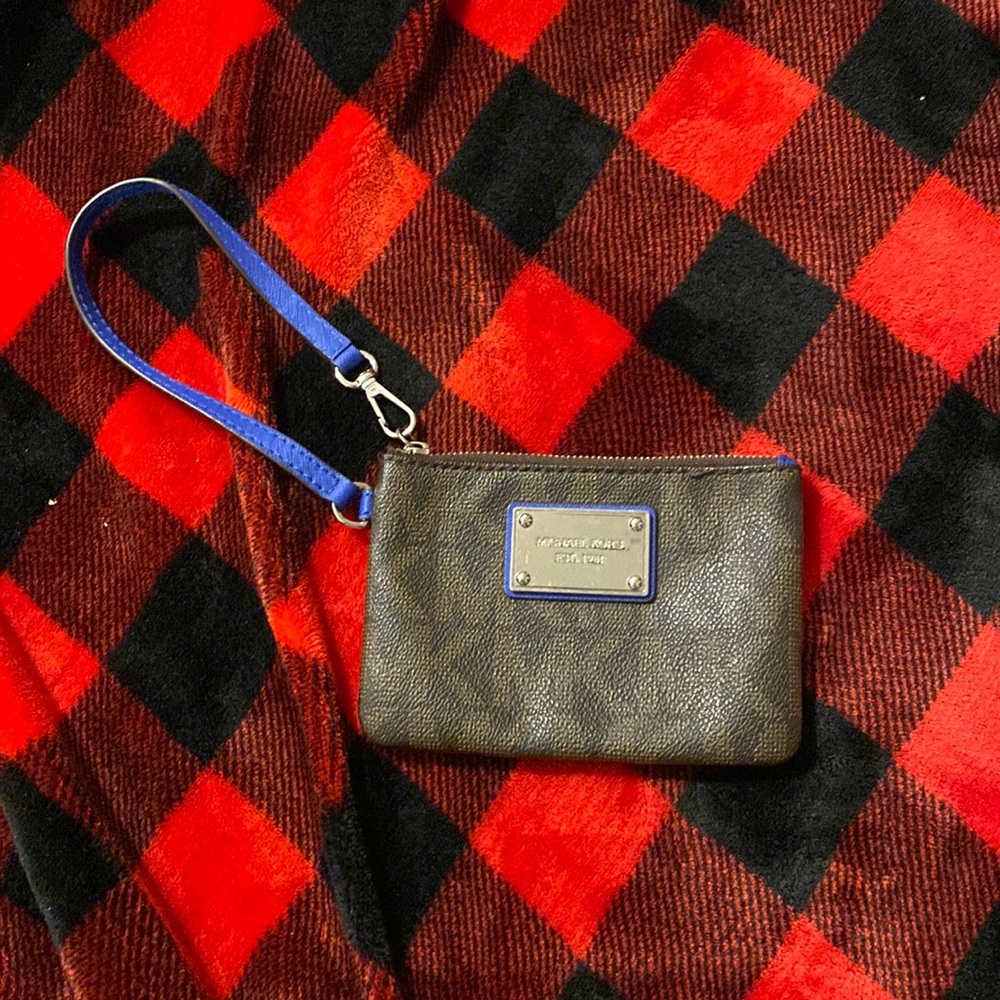 Cute wristlet!